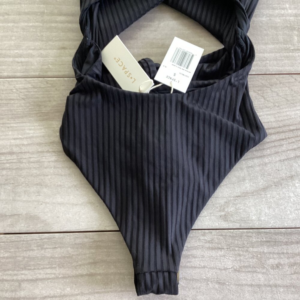 L*SPACE Antigua One-Piece - Picture 6 of 11